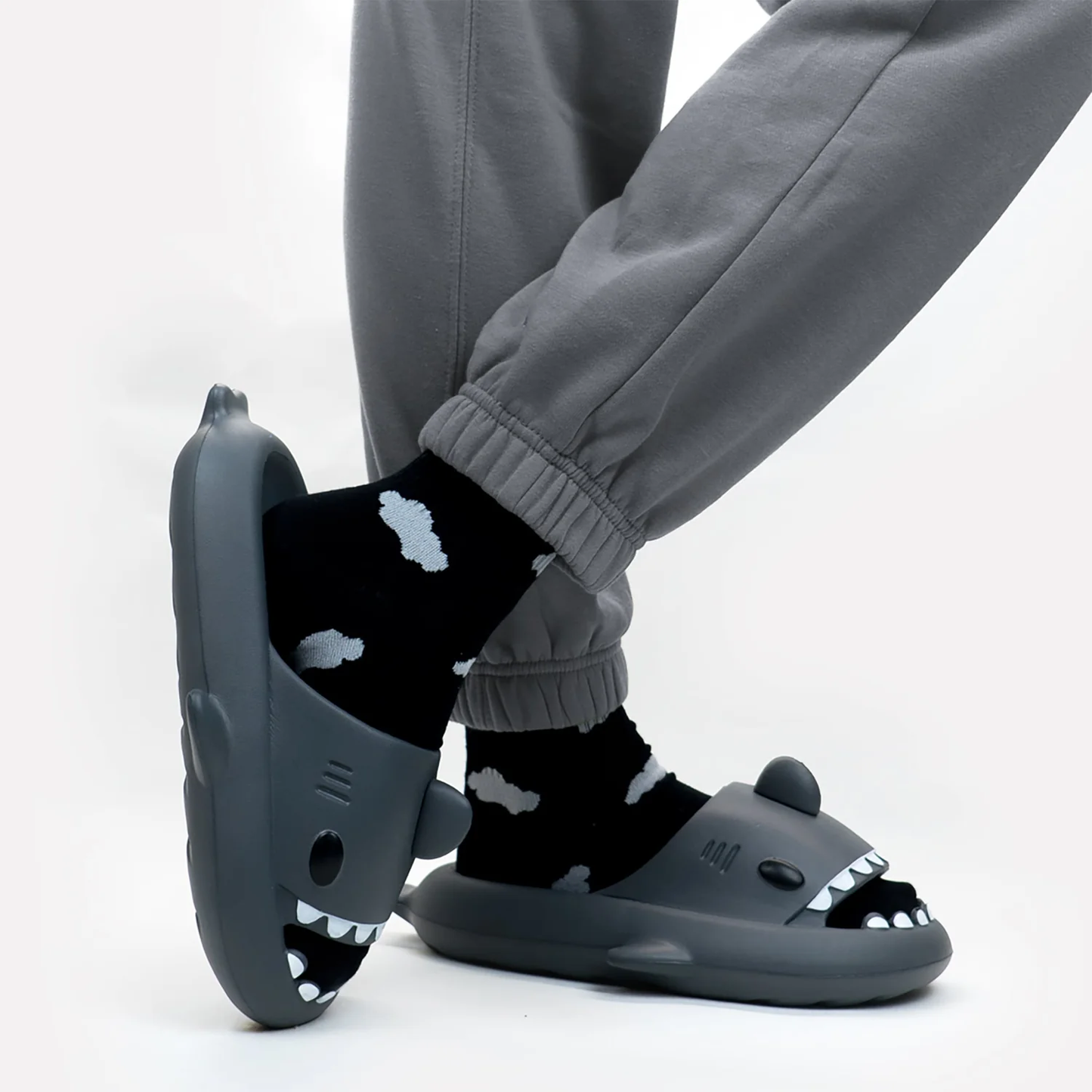 Sharky™ – Les sabots rigolos et ultra-confort pour petits et grands