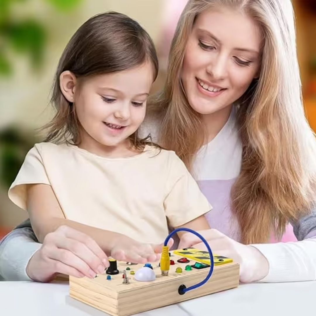 Board d’Éveil en Bois – Stimulez la Curiosité et la Motricité de Votre Tout-Petit